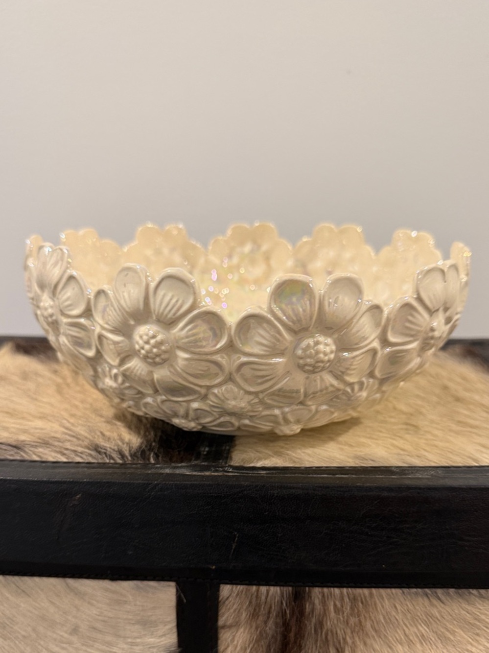 Vintage Iridescent Ceramic Daisy Bowl - Cream Floral Decorative Bowl